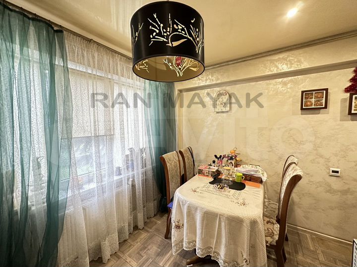 3-к. квартира, 70,1 м², 2/5 эт.