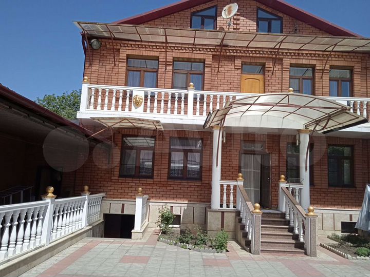 Дом 200 м² на участке 2,8 сот.
