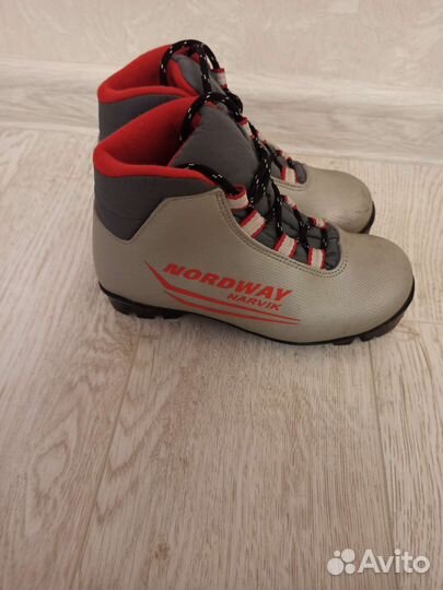 Лыжные ботинки р. 32