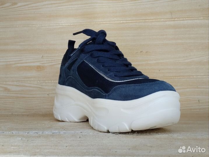 Размер 37. Кроссовки (весна)