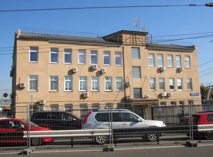 Здание на Лужнецкой набережной