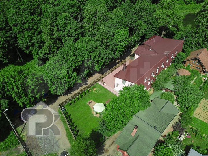 Дом 645 м² на участке 8 сот.