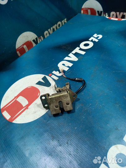 Замок двери багажника Toyota Corolla Spacio AE111