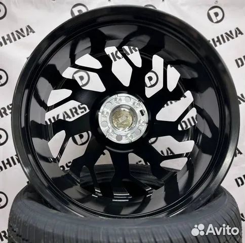 Кованые диски на Toyota Land Cruiser 300 R24