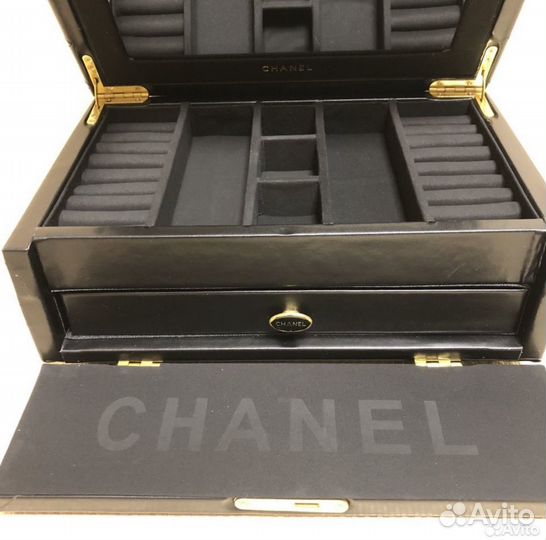 Шкатулка Chanel для украшений
