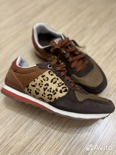 Кроссовки женские39