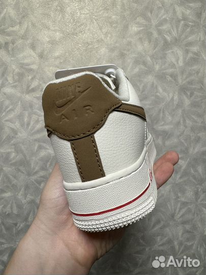 Кроссовки женские