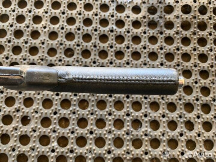 Рычаг стояночного тормоза Mitsubishi L200 V