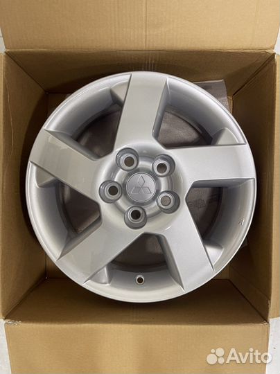 Новые оригинальные Mitsubishi Outlander I R16