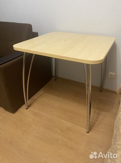 Стол обеденный