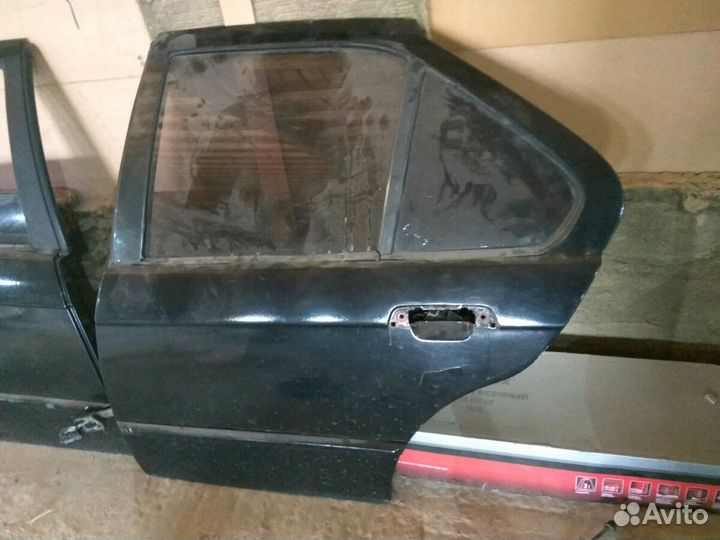 Дверь задняя правая bmw e36