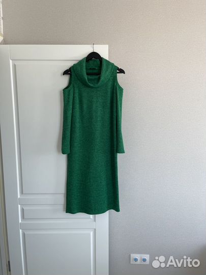 Платье футляр офисное зелёное р.46