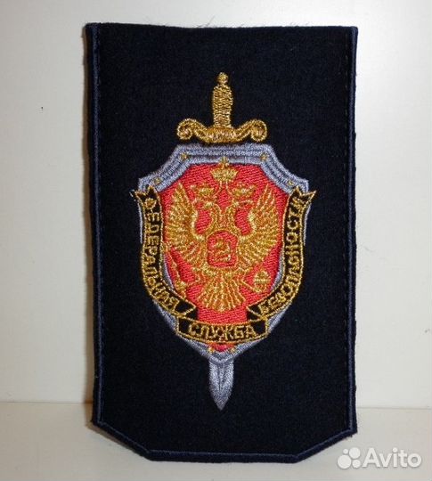 Чехлы для телефона с вышитой символикой