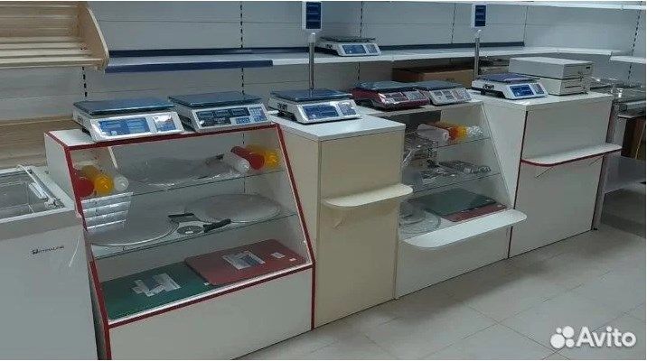 Прилавки под стеклом разных размеров