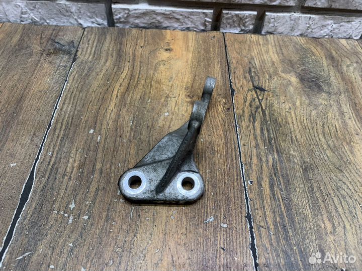 Suzuki Vitara Кронштейн кпп мkпп