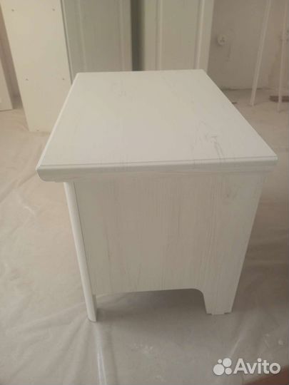 Тумба прикроватная белая
