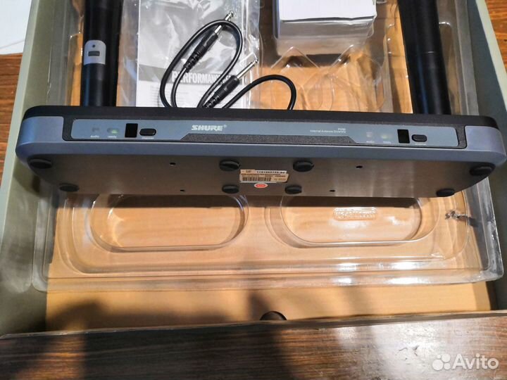 Два радиомикрофона shure на одной базе,оригинал