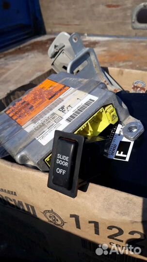 Блок SRS toyota voxy AZR60