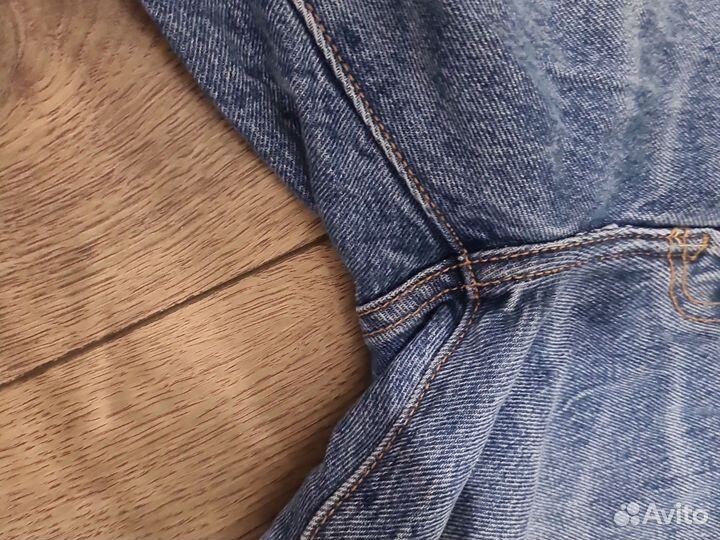 Джинсы Levi's