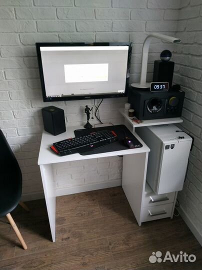 Компьютерный стол с нишей для пк белый
