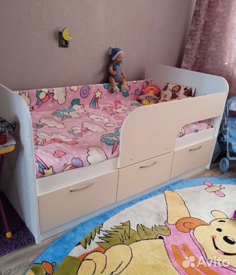 Детская кровать с бортиком