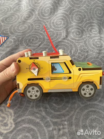 Игрушка бизиборд машинка