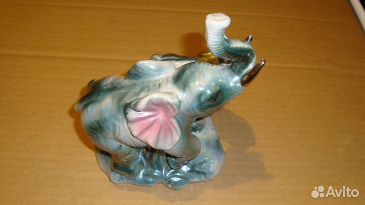 Фарфоровая статуэтка Слоны. Фарфор. Китай