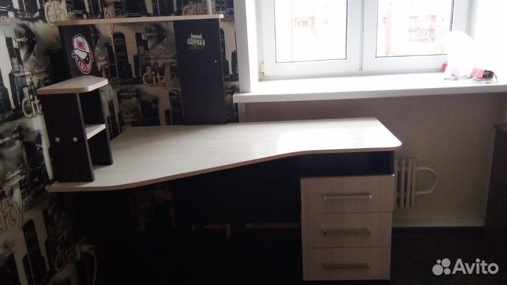 Компьютерный стол угловой