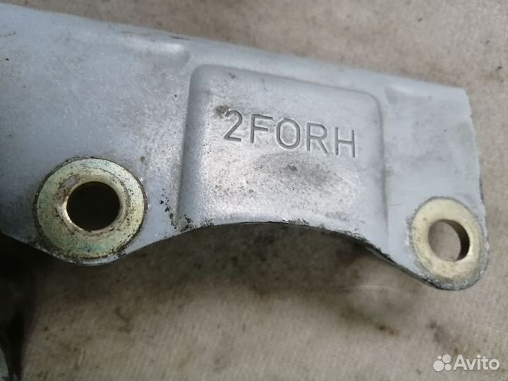 Петля капота Nissan Primera P11 1996-2002