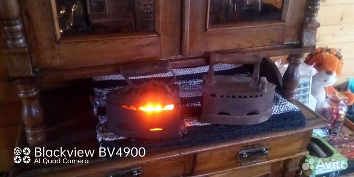 Старинный угольный утюг