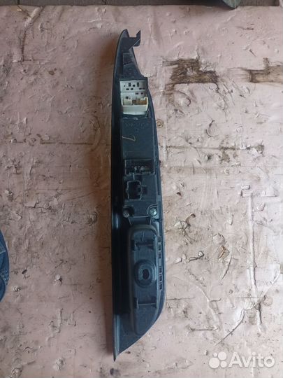 Блок управления стеклоподъемниками Mazda 6gg