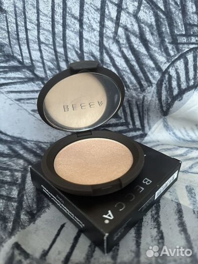 Becca Shimmering Skin Perfector Pressed Opal