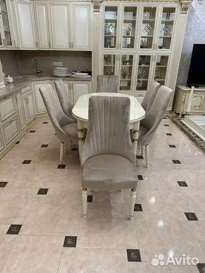 Столы и стулья