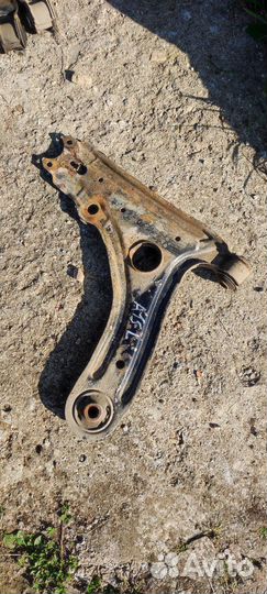 Передний левый рычаг Чери Амулет А15