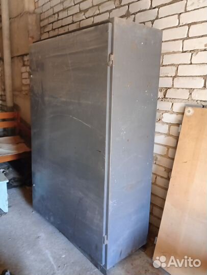 Шкаф металлический для инструментов