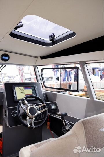 Voyager 800 cabin inboard