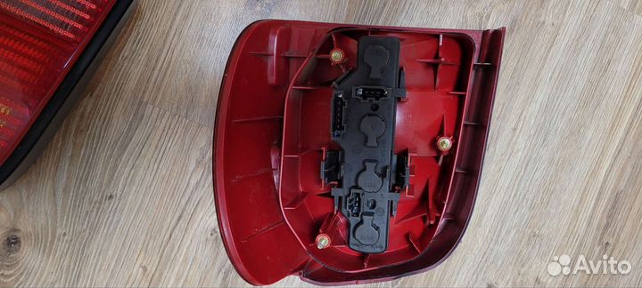 Задние фары на VW Polo хетчбэк в идеальном состоян