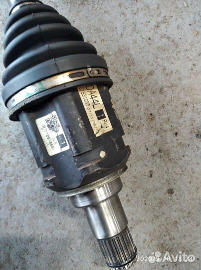 Привод левый Toyota RAV4. 2.4л