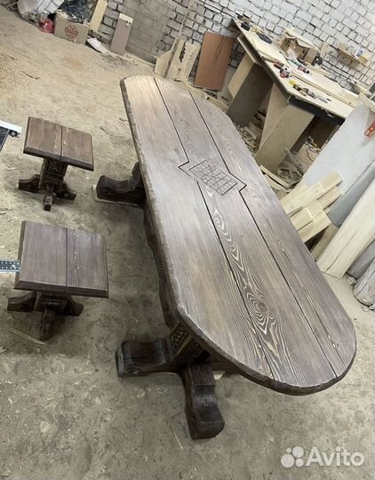 Стол из массива дерева