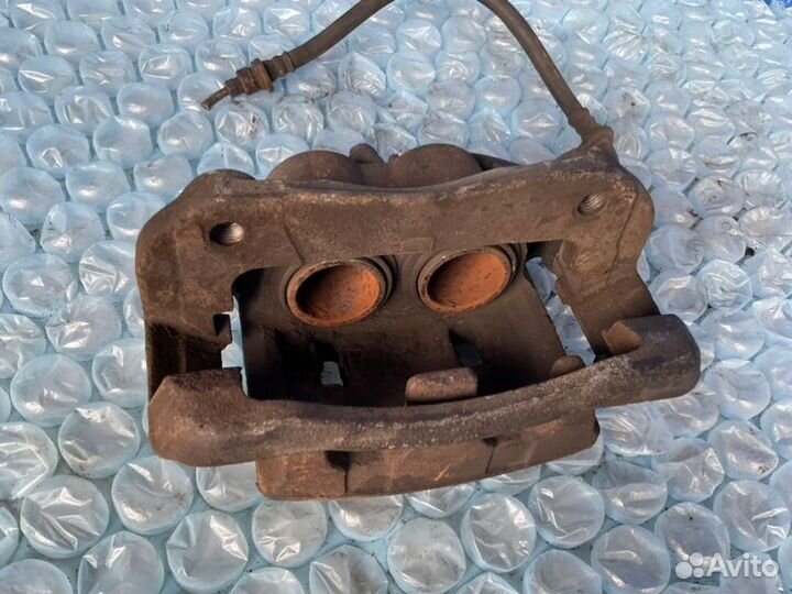 Суппорт передний правый Acura Mdx YD1 J35A5 2003