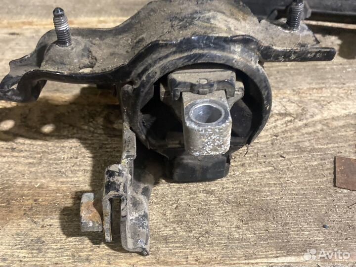 Подушки двигателя,коробки Volkswagen Polo