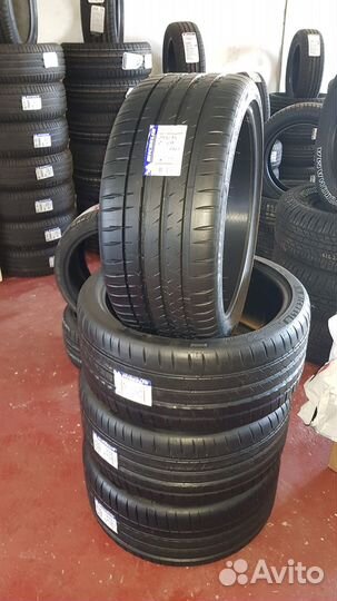 Michelin Pilot Sport 4 S 285/30 R20