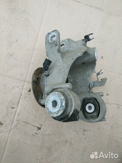 Кулак задний левый Audi A8 D4 Ауди А8 Д4