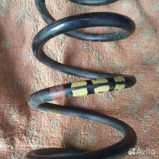 Skoda yeti 09г задняя пружина