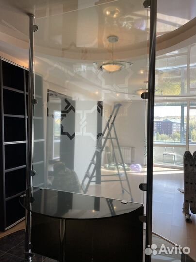 Декаративная перегородка с орнаментом из триплекса