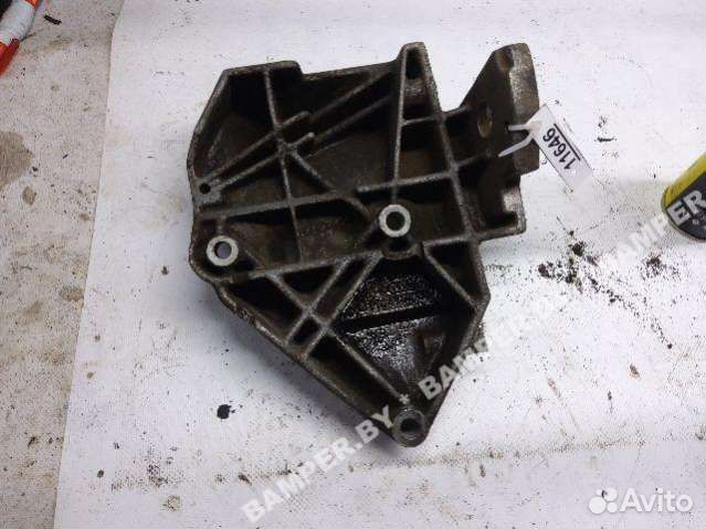 Кронштейн компрессора кондиционера Audi A4 06B2608