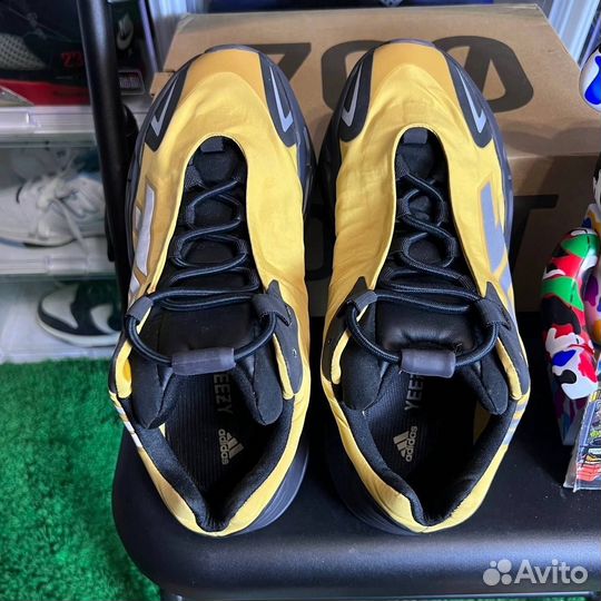 Кроссовки Adidas Yeezy 700 mnvn