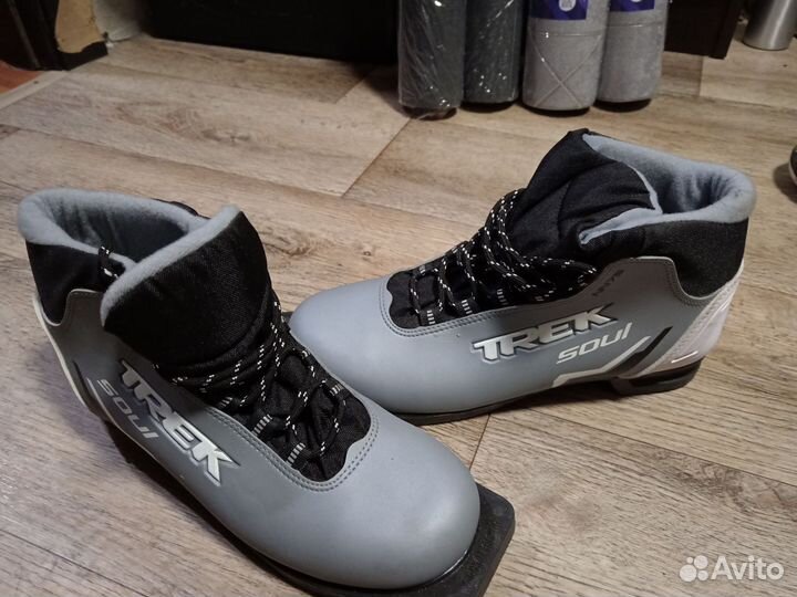 Лыжные ботинки