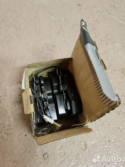 Передние тормозные колодки Пежо 205, 309