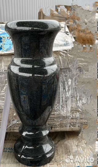 Ваза гранитная на кладбище